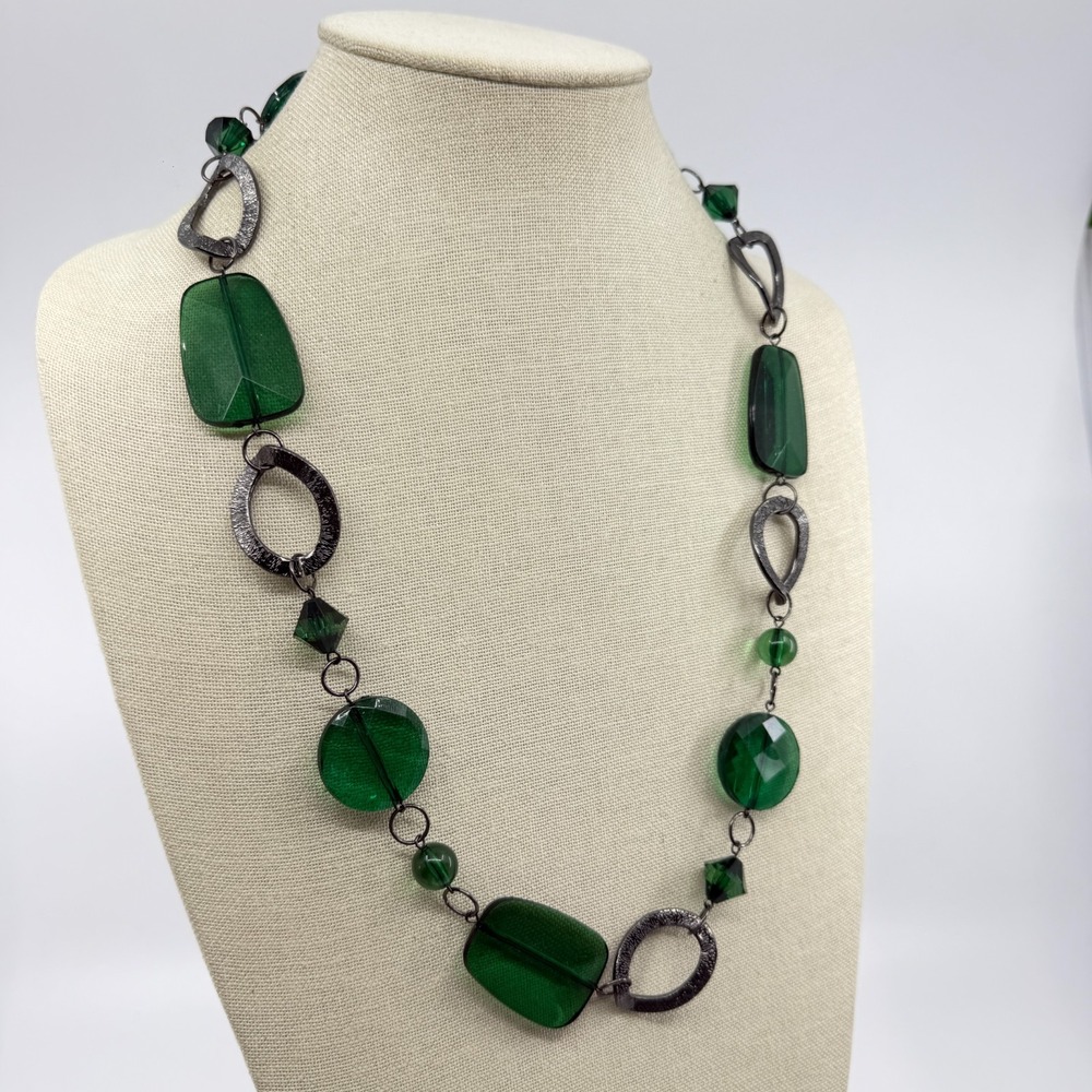 Emerald Green Statement Necklace Faceted Beads Gunmetal Tone Links Boho Chic - Picture 11 of 17